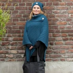 Knit Factory Nicky Gebreide Dames Poncho - Stone Green - One Size - Met Opstaande Kraag -Dameskleding Verkoop 550x550 146