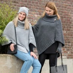 Knit Factory Nicky Gebreide Dames Poncho - Stone Green - One Size - Met Opstaande Kraag -Dameskleding Verkoop 550x550 148