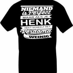 Merkloos T-shirt Niemand Is Perfect Maar Als Je Henk Heet Scheelt Het Verdomd Weinig.Maat L