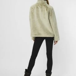 VERO MODA Curve FAUX FUR JACKET 14 VERO MODA Curve FAUX FUR JACKET -Dameskleding Verkoop 550x710 3