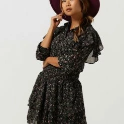 Colourful Rebel Zina Flower Jurk Blauw Dames - Wijduitlopende Fit - Polyester - M 18 Colourful Rebel Zina Flower Jurk Blauw Dames - Wijduitlopende Fit - Polyester - M -Dameskleding Verkoop 550x785 22