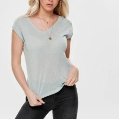 ONLY ONLSILVERY S/S V NECK LUREX TOP JRS NOOS Dames T-shirt - Maat M -Dameskleding Verkoop 550x806 2