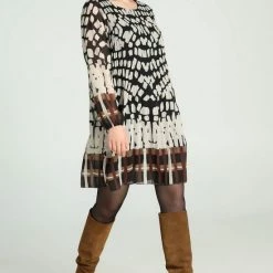 Cassis Korte Plisséjurk Met Grafische Print -Dameskleding Verkoop 550x813 14