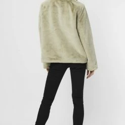 VERO MODA Curve FAUX FUR JACKET 16 VERO MODA Curve FAUX FUR JACKET -Dameskleding Verkoop 550x819 1