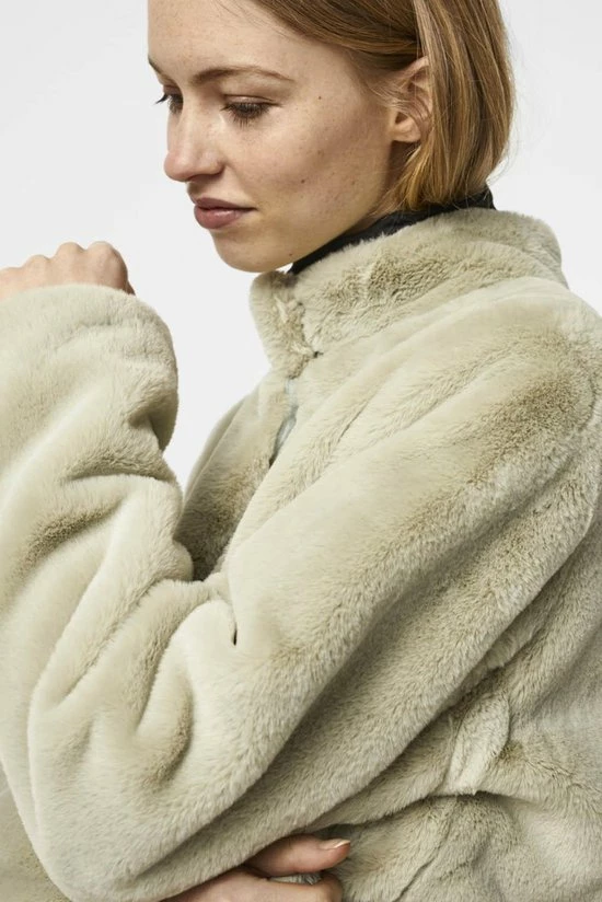 VERO MODA Curve FAUX FUR JACKET 3 VERO MODA Curve FAUX FUR JACKET - Afbeelding 3