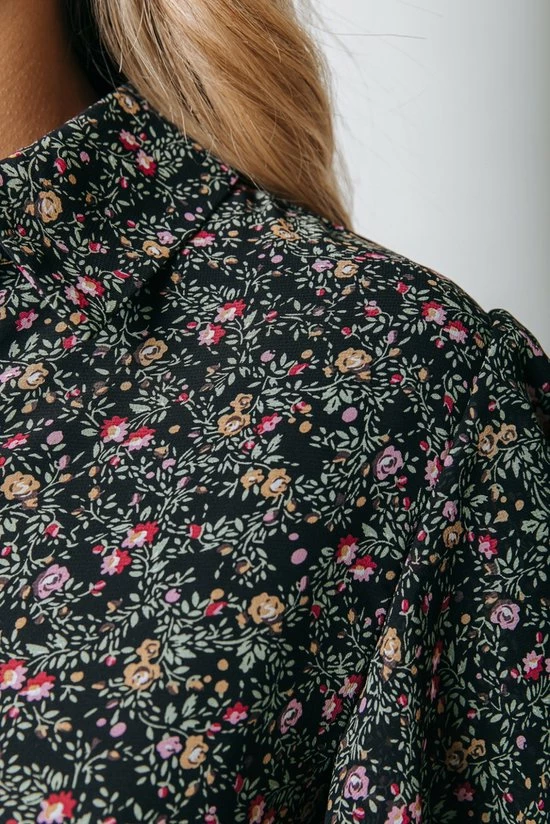 Colourful Rebel Zina Flower Jurk Blauw Dames - Wijduitlopende Fit - Polyester - M 4 Colourful Rebel Zina Flower Jurk Blauw Dames - Wijduitlopende Fit - Polyester - M - Afbeelding 4