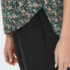 ONLY ONLVIC S/S AOP TOP NOOS PTM Dames T-shirt - Maat 44 12 ONLY ONLVIC S/S AOP TOP NOOS PTM Dames T-shirt - Maat 44 -Dameskleding Verkoop 550x825 153